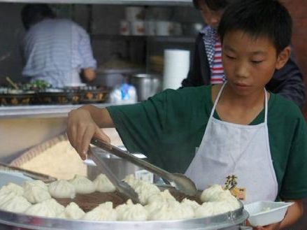 湖南株洲包子铺回应男孩扣留事件始末