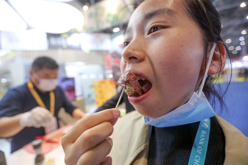 美食与商业交融的盛宴，进博会吃播版开启盛大序幕