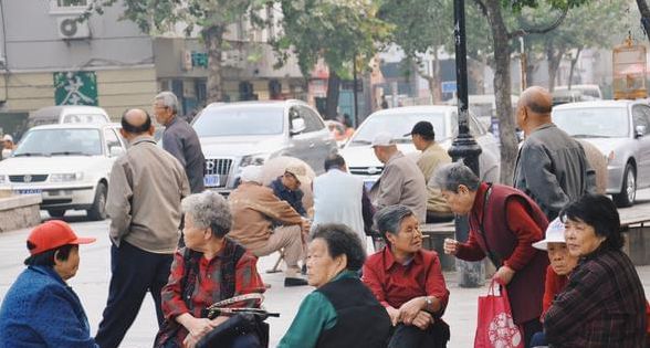 南充老年人传统习惯，文化沉淀与传承的展现