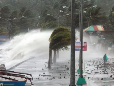 美国客机海地遭枪击事件，深度分析与反思