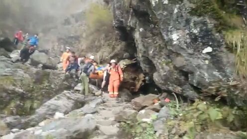 四川九峰山驴友坠崖身亡事件，详细解读与反思_尊贵版报告